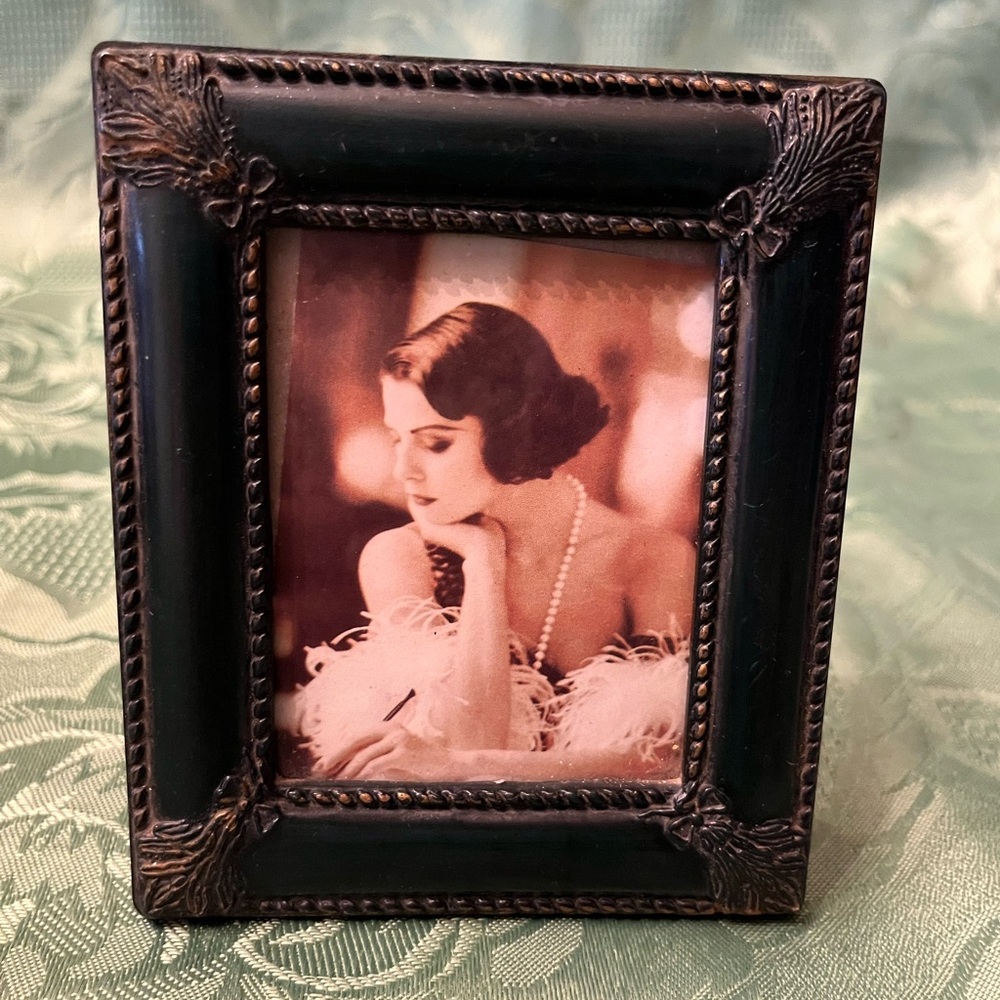 Vintage style Forest Green Ornate polyresin Picture Frame
